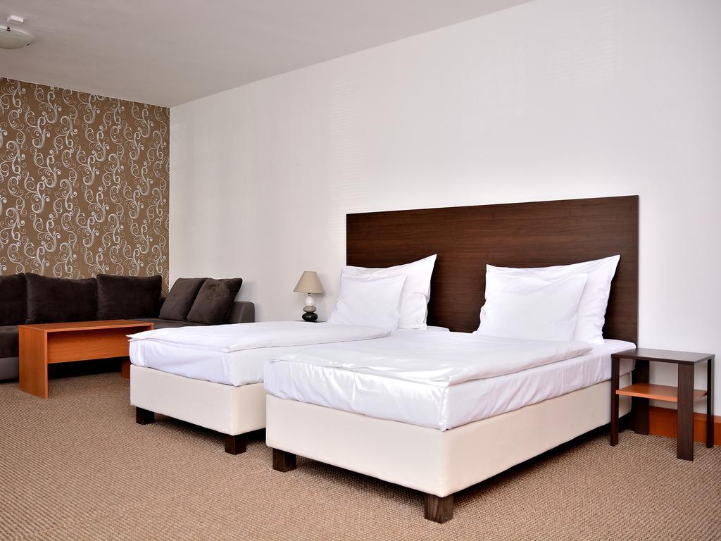 Hotel Atrium Pardubice Luaran gambar